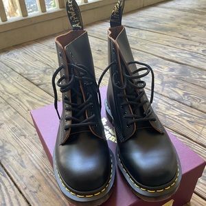 De. Martens 1460 VINTAGE MADE IN ENGLAND